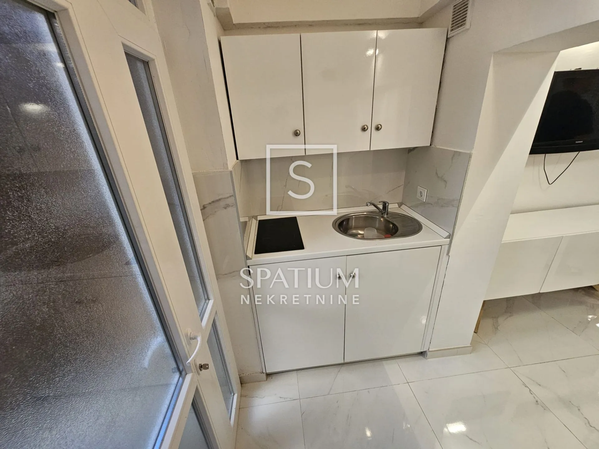 malinska, poslovni prostor prvi red do mora - slika 7