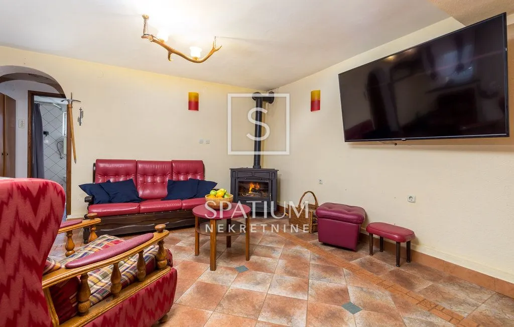 vrbovsko, kuća s bazenom i okućnicom od 6200 m2 - slika 5