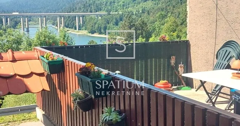 Fužine, Dvojna Kuća U Centru S Pogledom Na Jezero