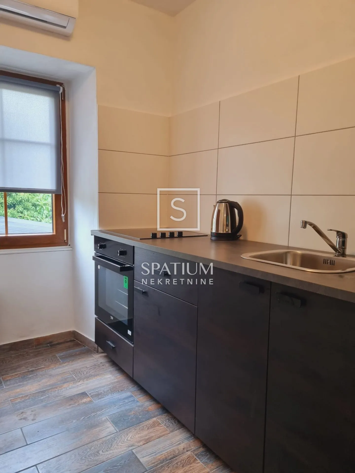 krnica, kamena kuća sa tri apartmana - slika 17