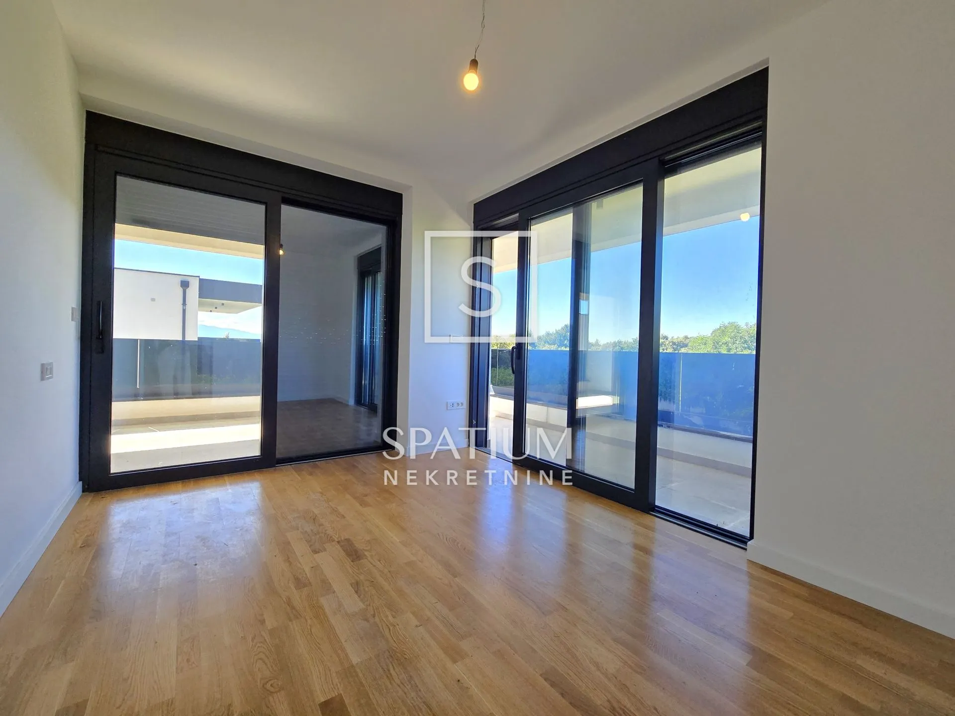 otok krk, grad krk, luksuzni dvoetažni apartman s bazenom - slika 4