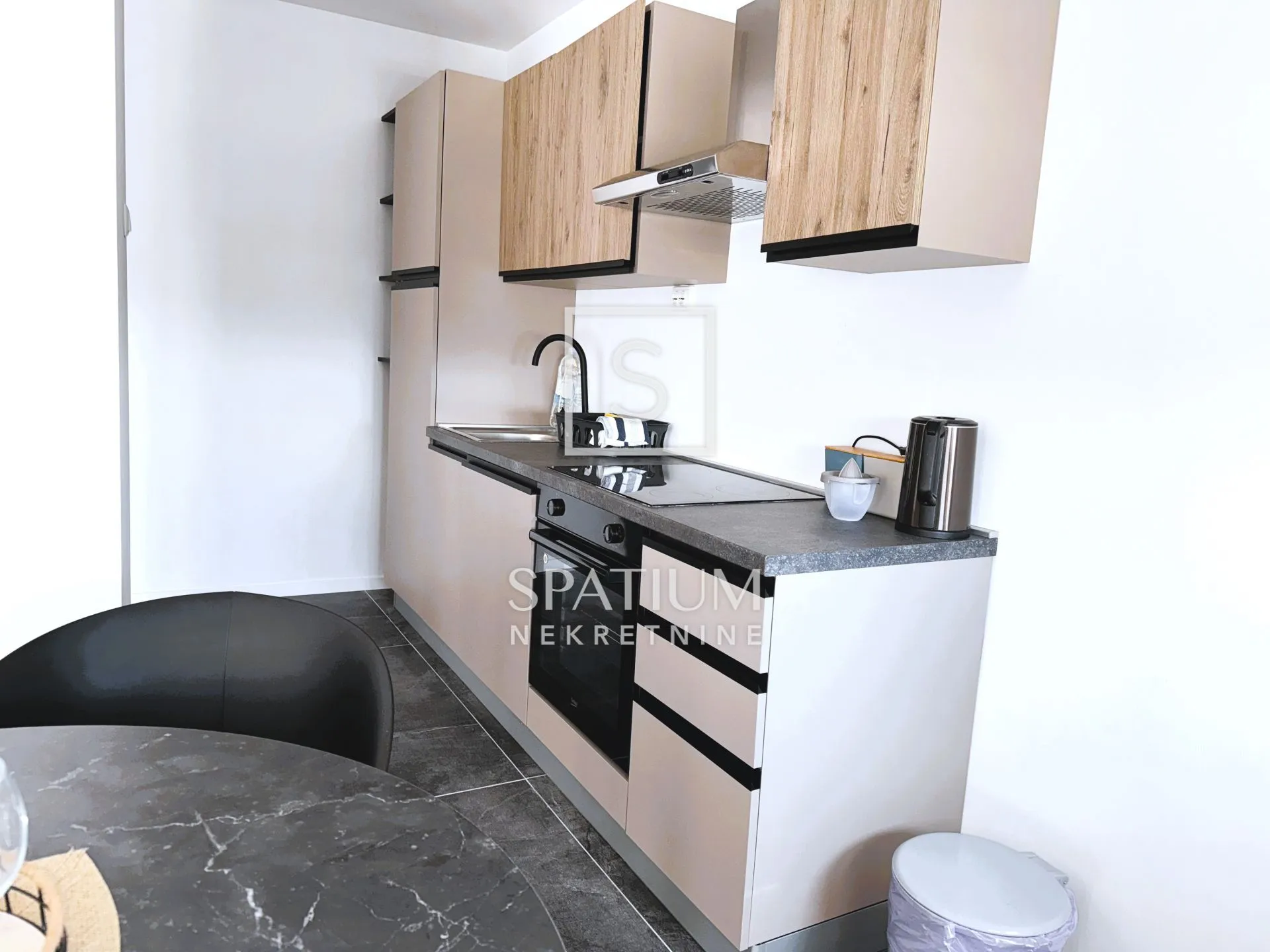 omišalj, kuća sa 6 apartmana na 150m od mora - slika 4