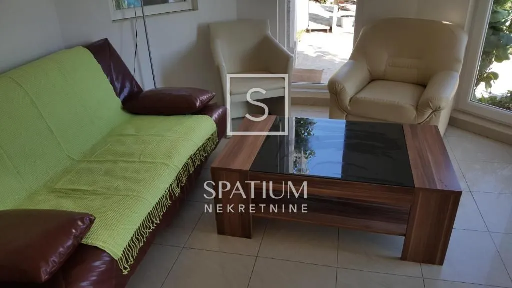 novi vinodolski, dvojna kuća s pet apartmana - slika 7