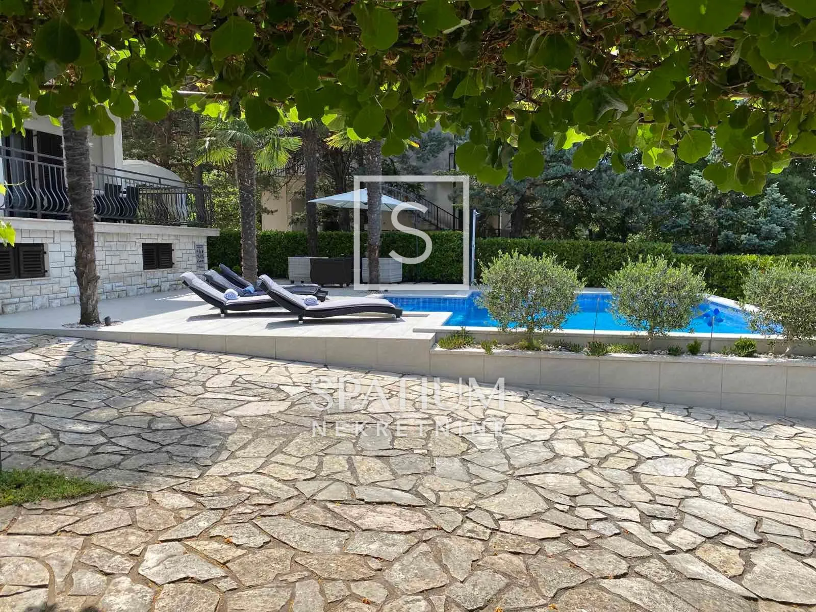 otok krk - malinska, samostojeća kuća s bazenom - slika 4