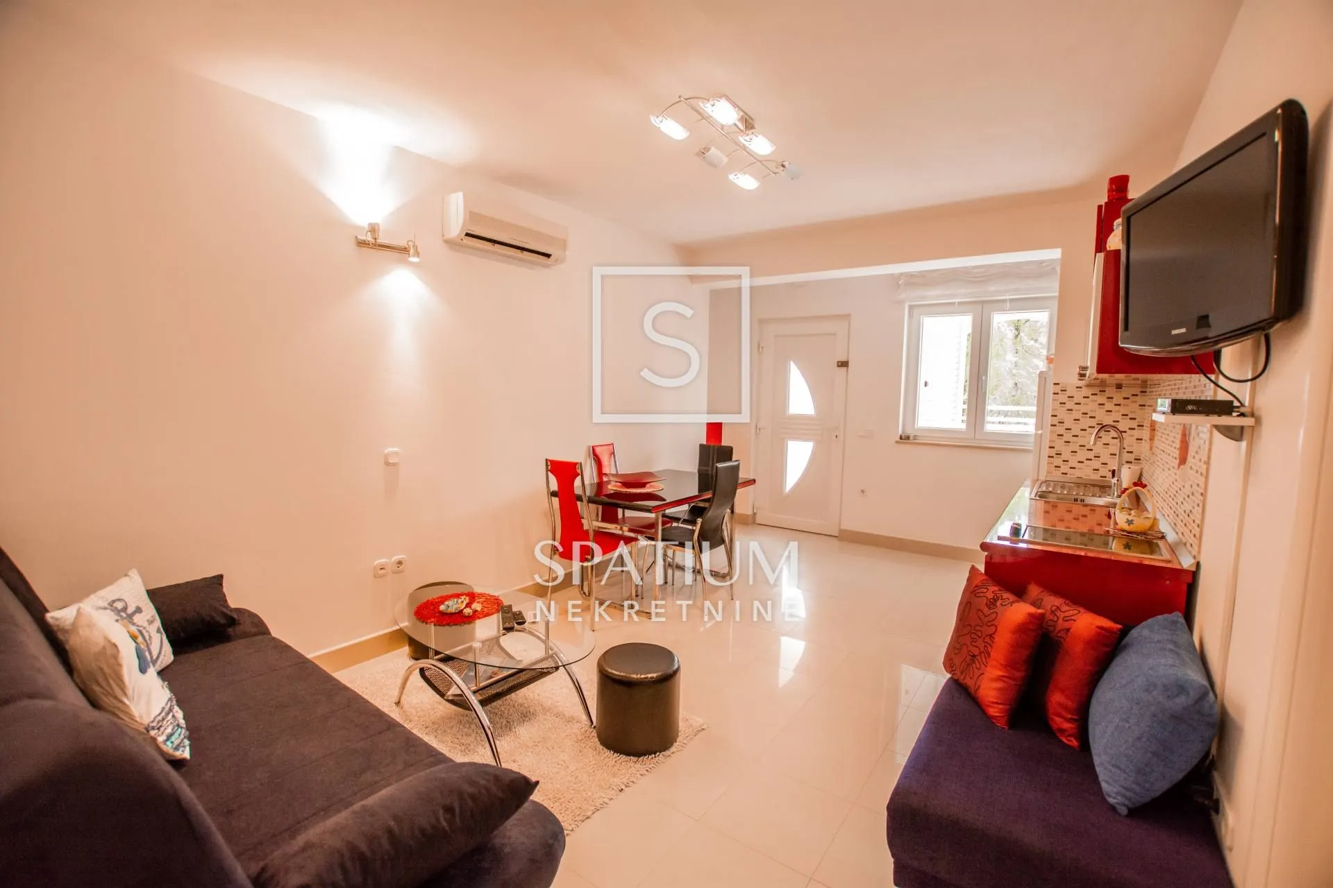 poreč, vila s 10 apartmana, bazen, 500 m od mora - slika 19