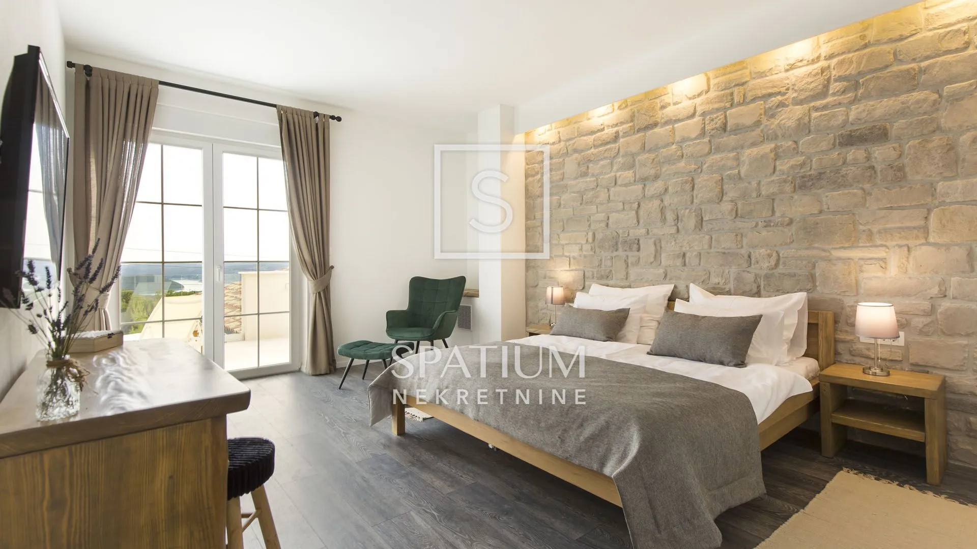 labin, luksuzna vila s wellnessom i pogledom na more - slika 13