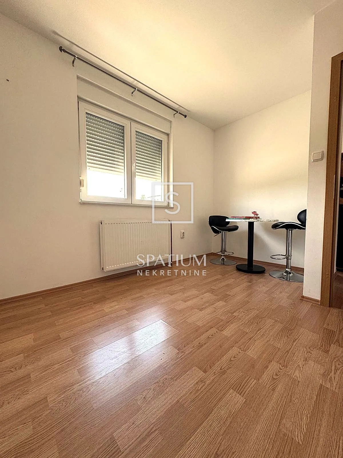 karlovac, stambeno - poslovna kuća s tri stana - slika 26