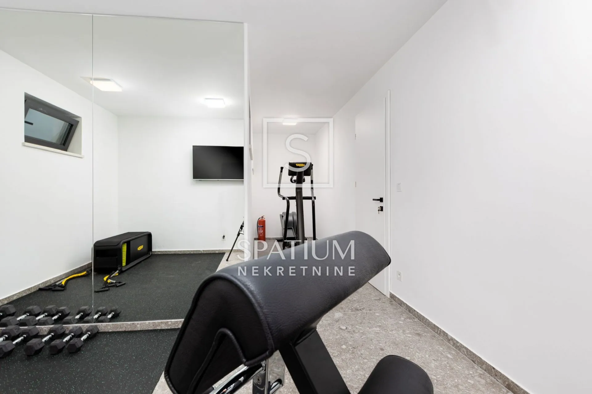 kostrena, trosobni stan za dugoročni najam u novogradnji s bazenom i fitnessom - slika 19