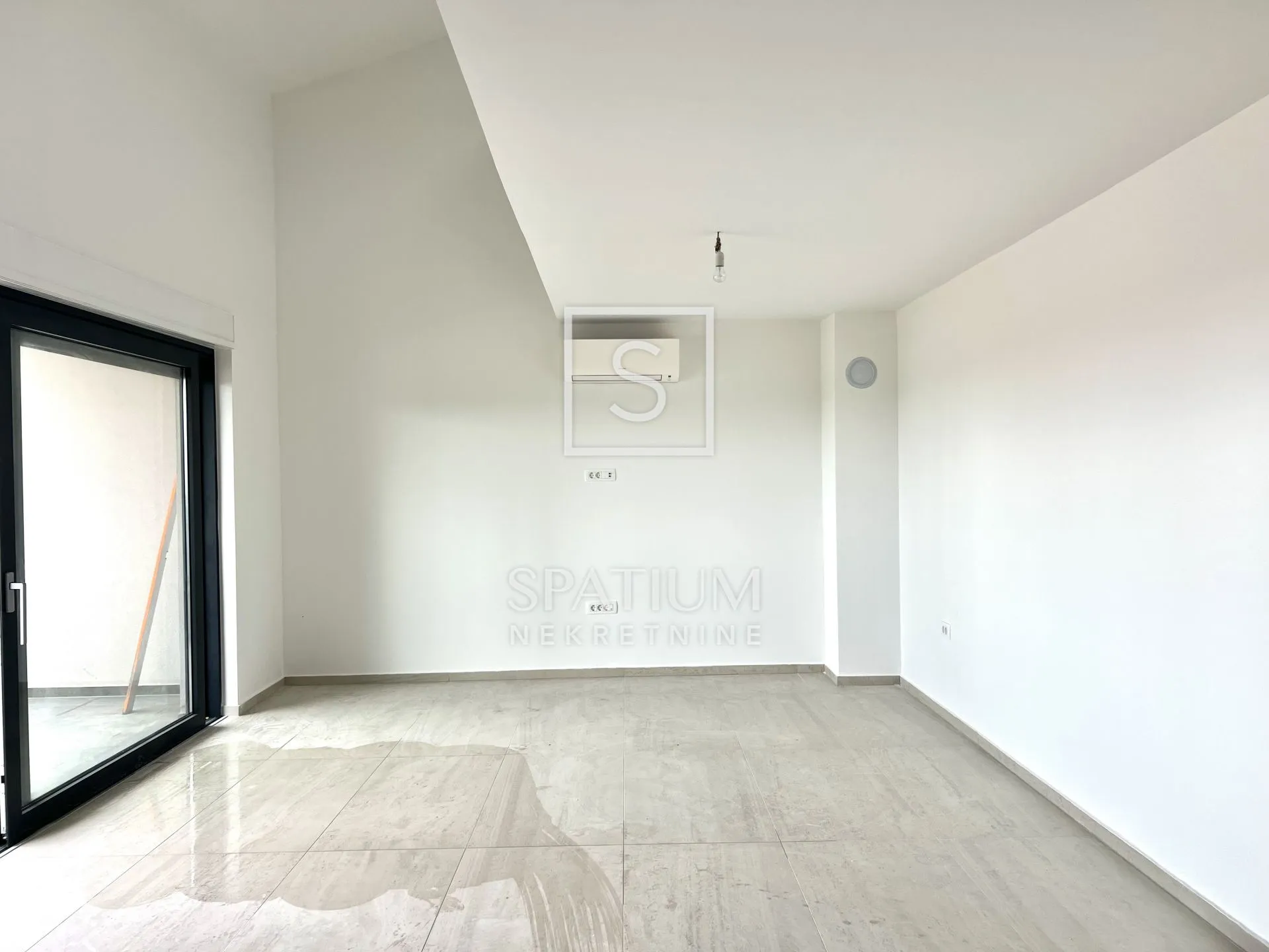 valbandon, stan sa galerijom 138 m2 - slika 2