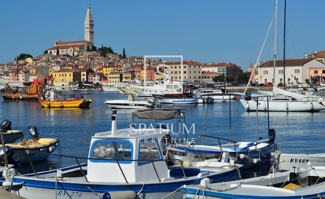 Rovinj, Poslovni Prostor Prvi Red Do Mora U Starogradskoj Jezgri