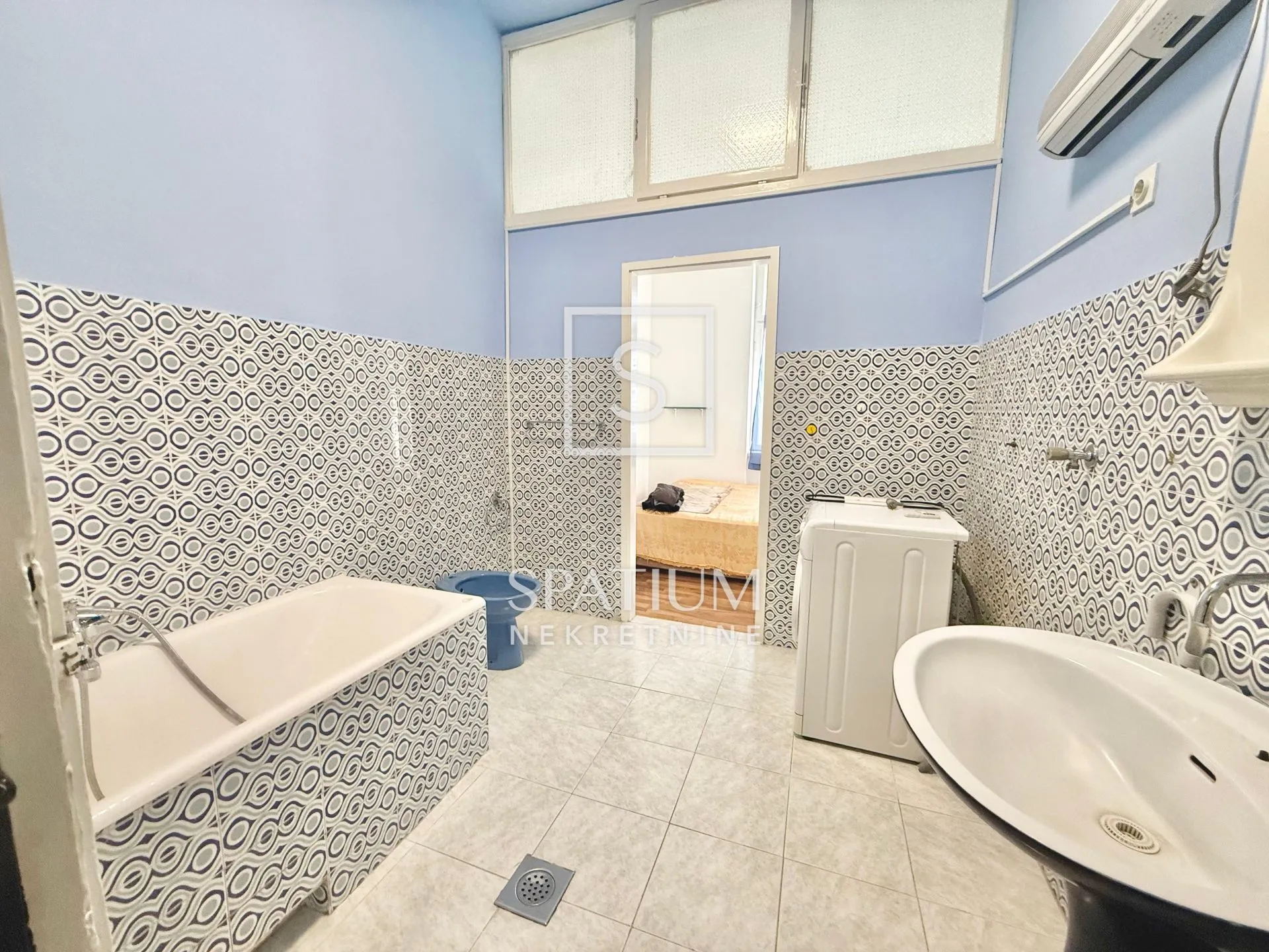 rijeka, centar, veliki stan u održavanoj zgradi - slika 19