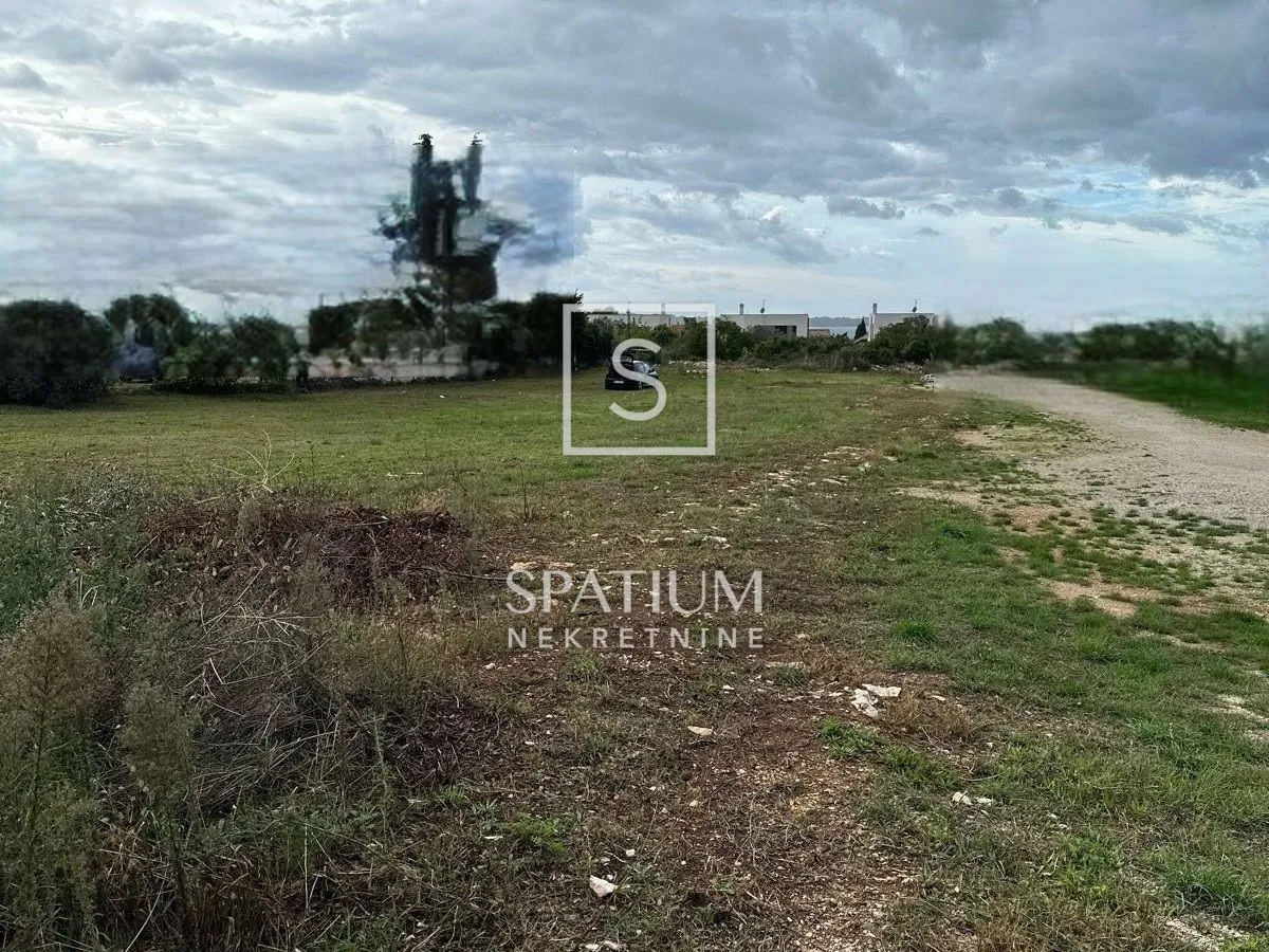 peroj, građevinsko zemljište s dozvolom, 500 m od plaže - slika 5