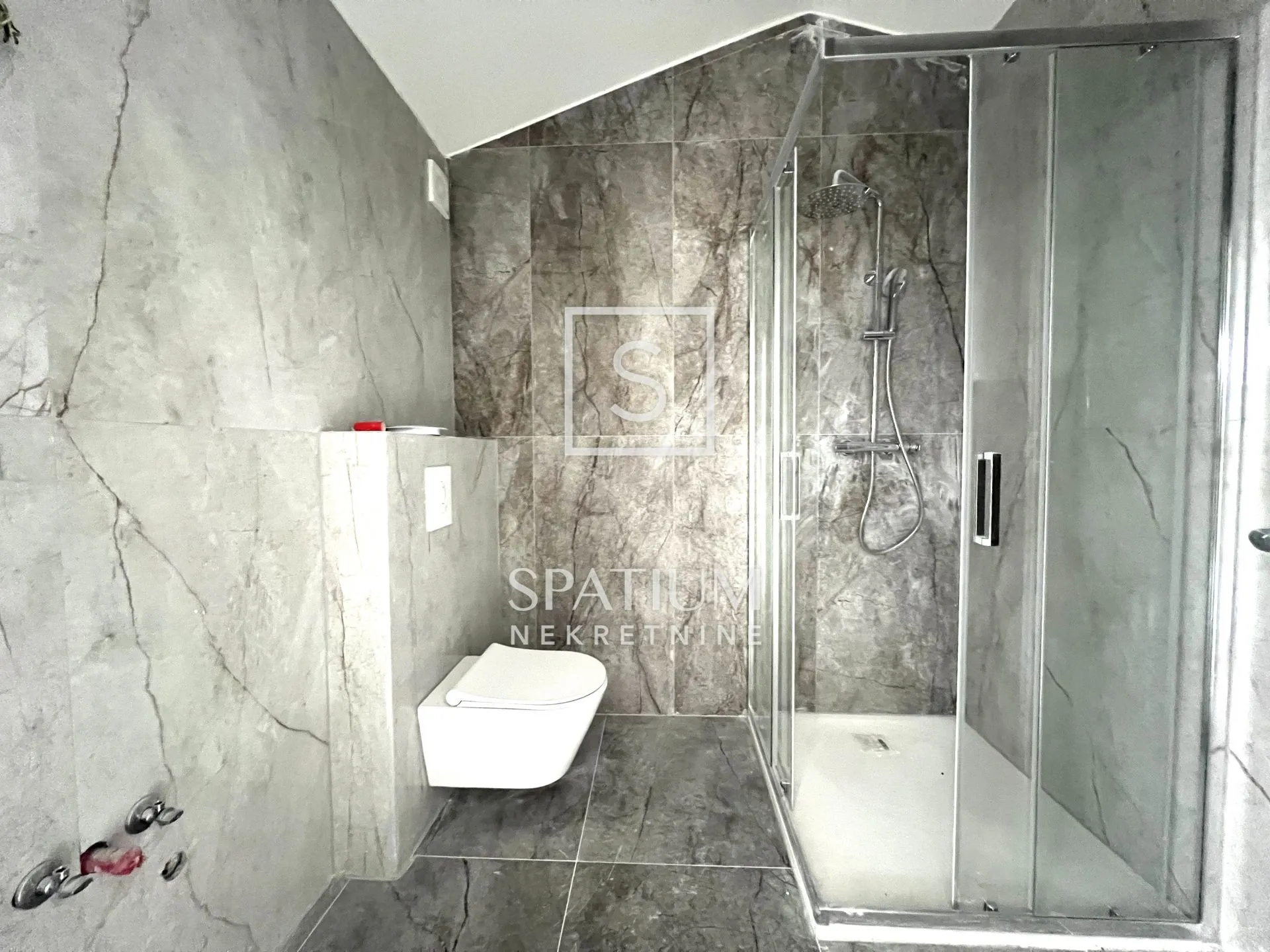 valbandon, stan sa galerijom 138 m2 - slika 4