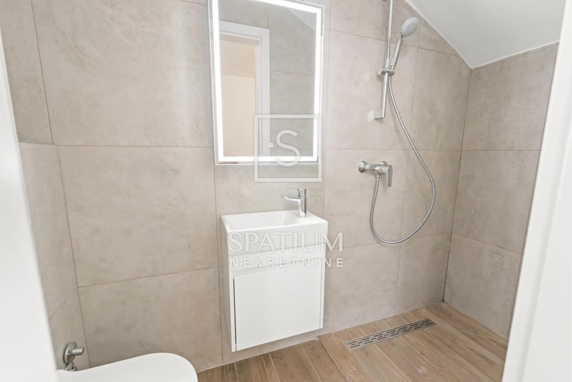 poreč, moderna kuća u nizu s privatnim jacuzzijem - slika 11