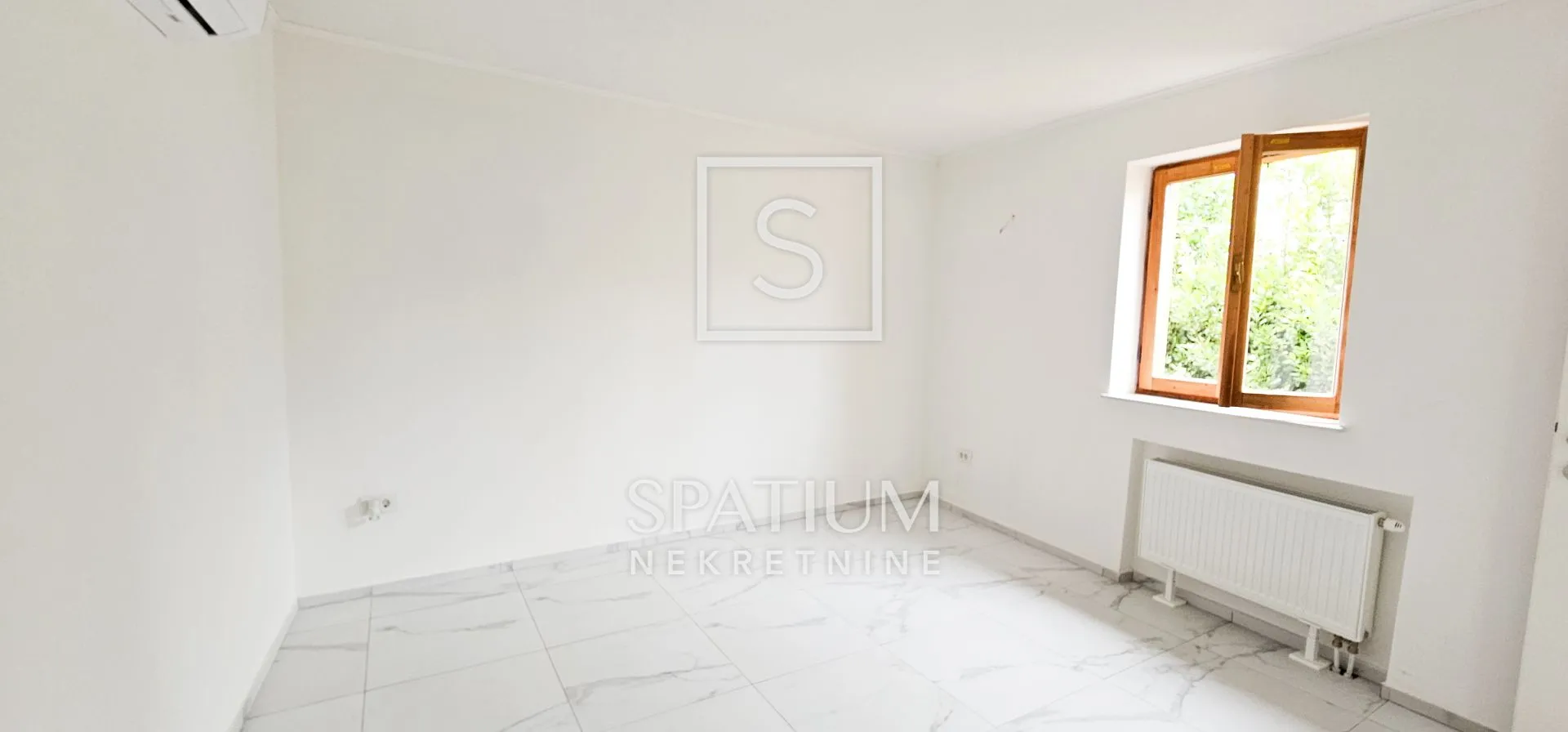 novi vinodolski, novogradnja s tri apartmana u centru - slika 3