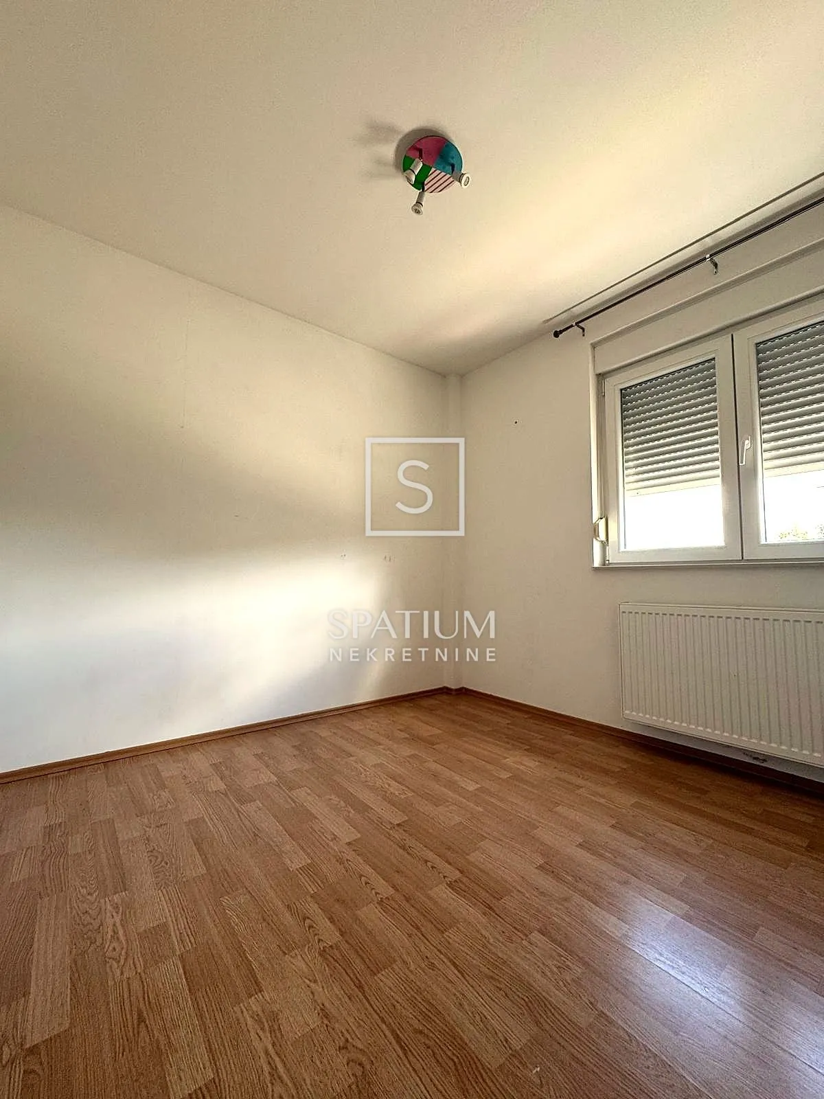 karlovac, stambeno - poslovna kuća s tri stana - slika 25