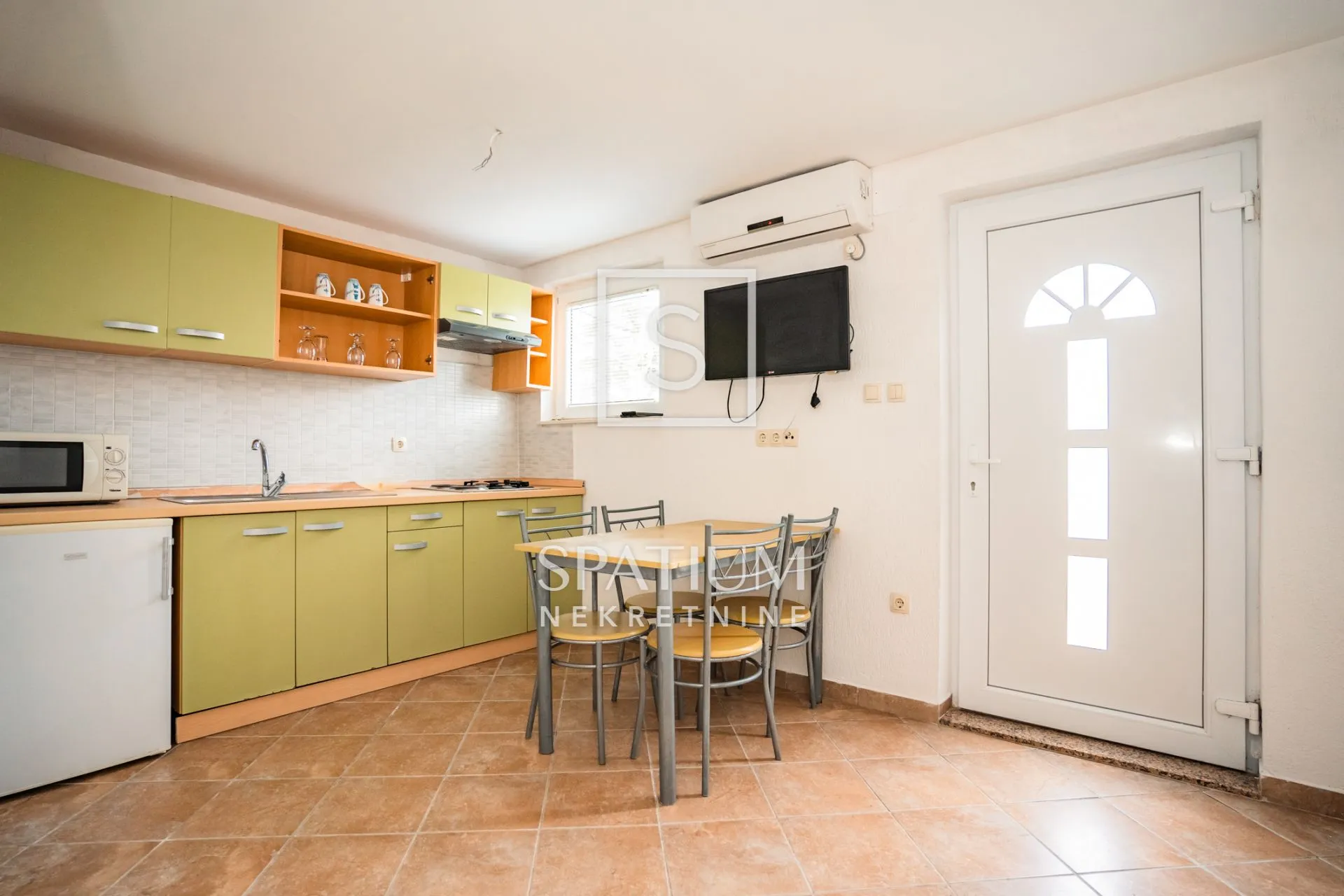 Malinska, Dvije Kuća S Apartmanima - Sveti Vid-Miholjice, Malinska-Dubašnica