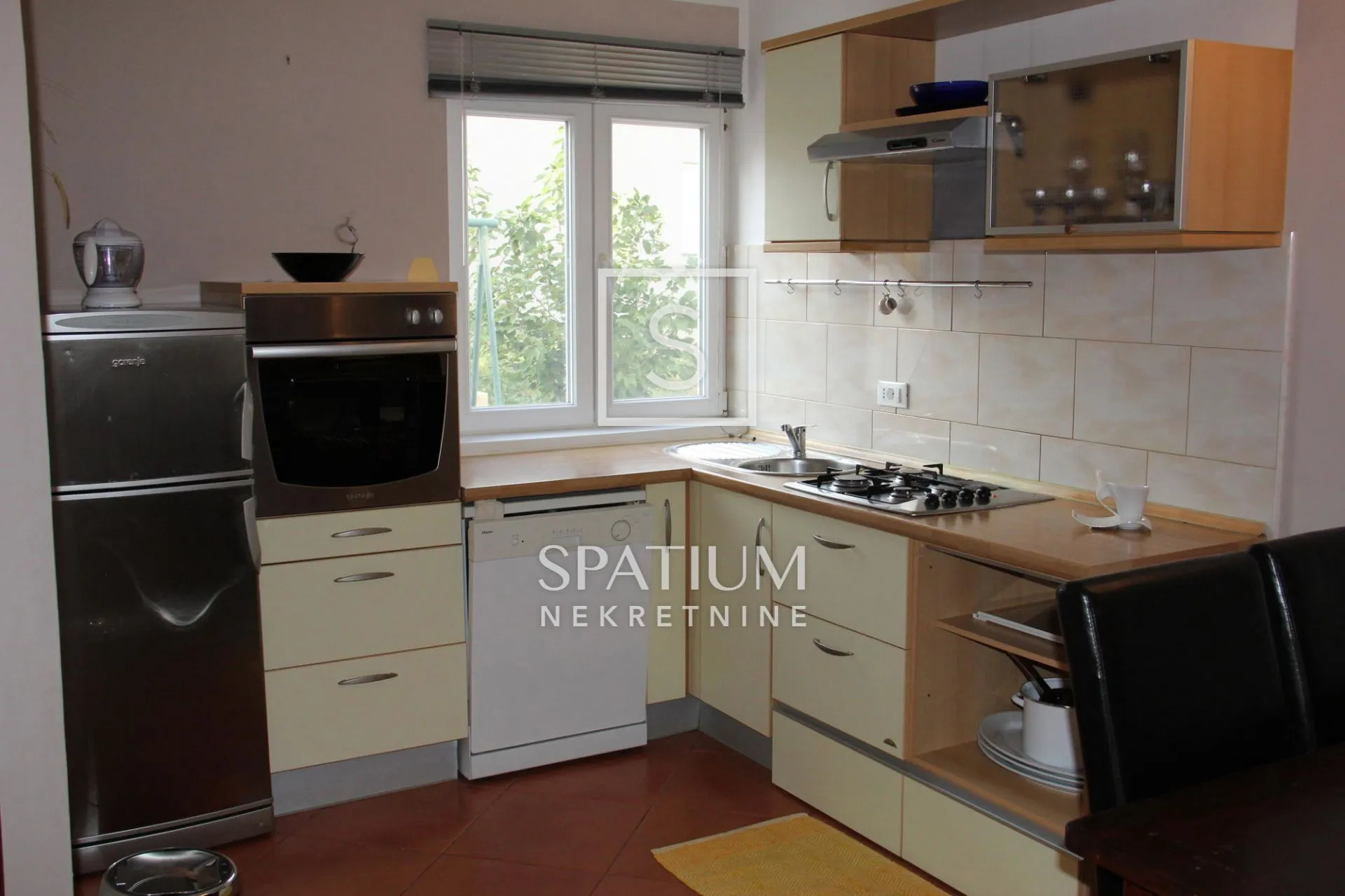 rovinj, dvosoban stan s 60 m2 vrta - slika 4
