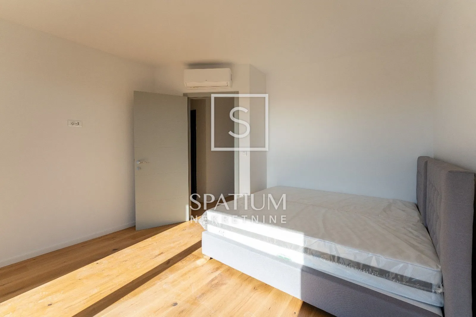 pula, stan sa 3 spavaće sobe i 2 lođe 118 m2 - slika 9