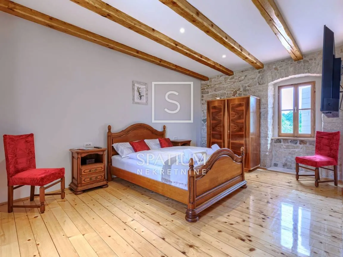 poreč, okolica, kamena kuća u nizu - slika 11