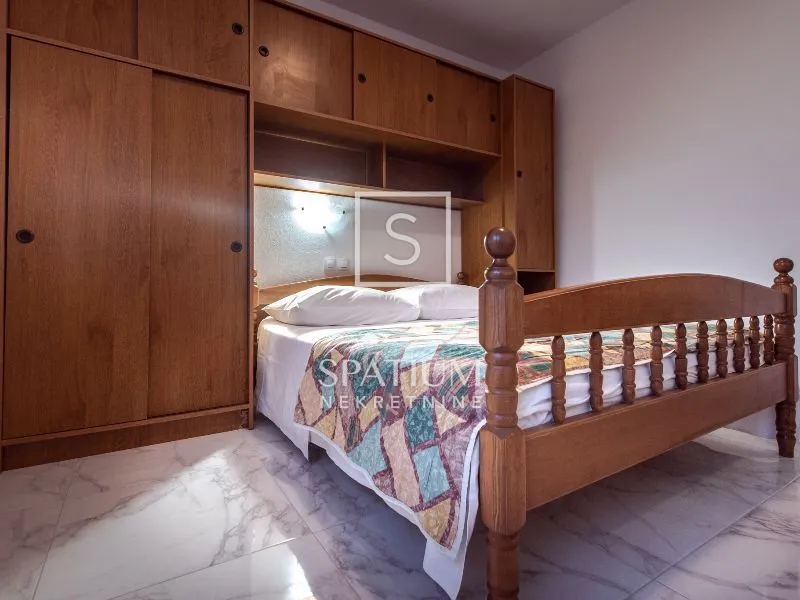 otok rab, kampor, etaža kuće s dva apartmana - slika 14