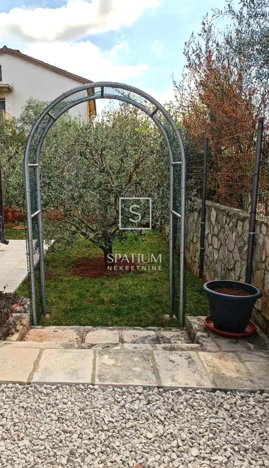 pula, kuća s tri stana na mirnoj lokaciji - slika 21