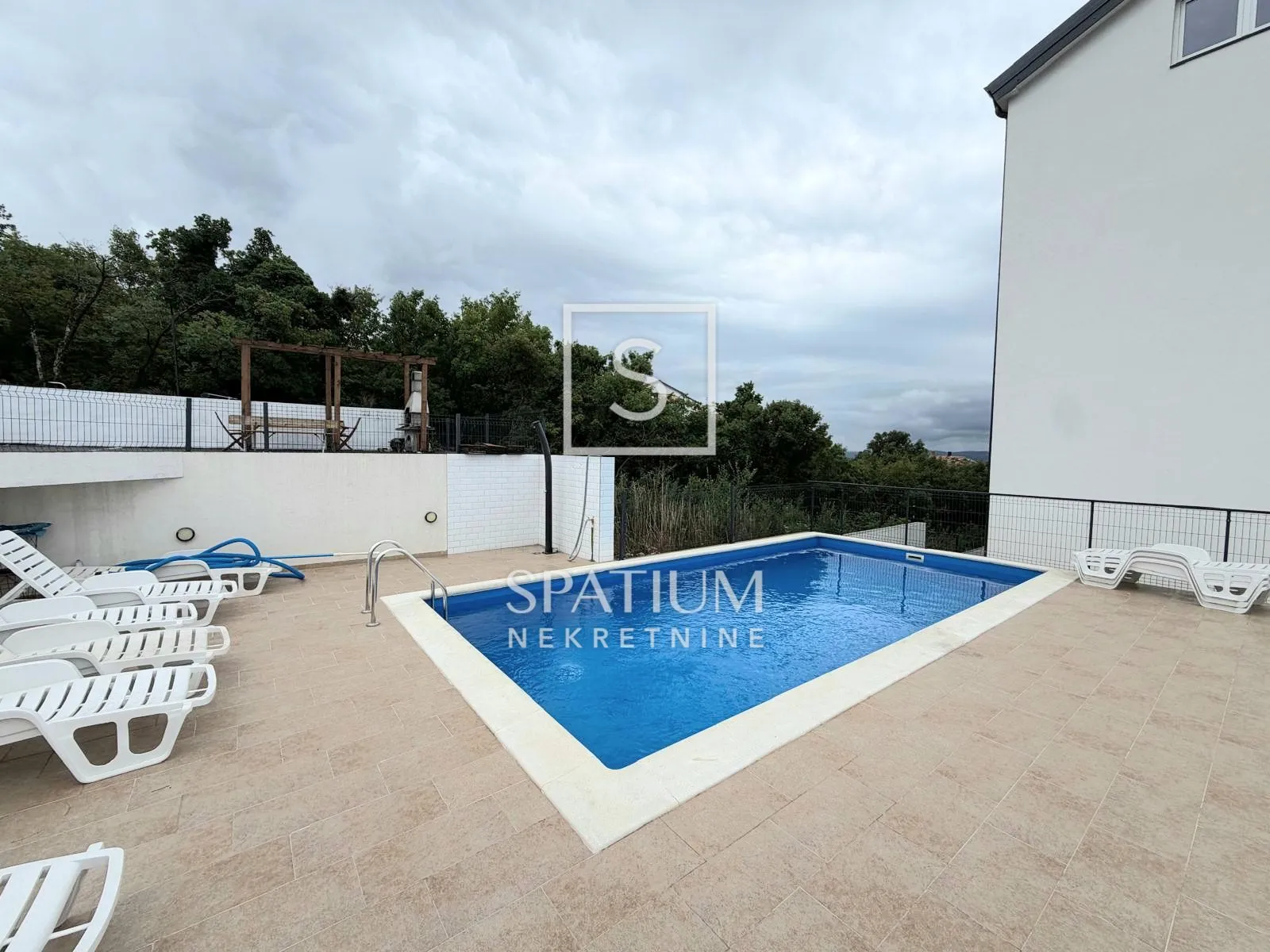 crikvenica, kuća s četiri apartmana i bazenom - slika 19