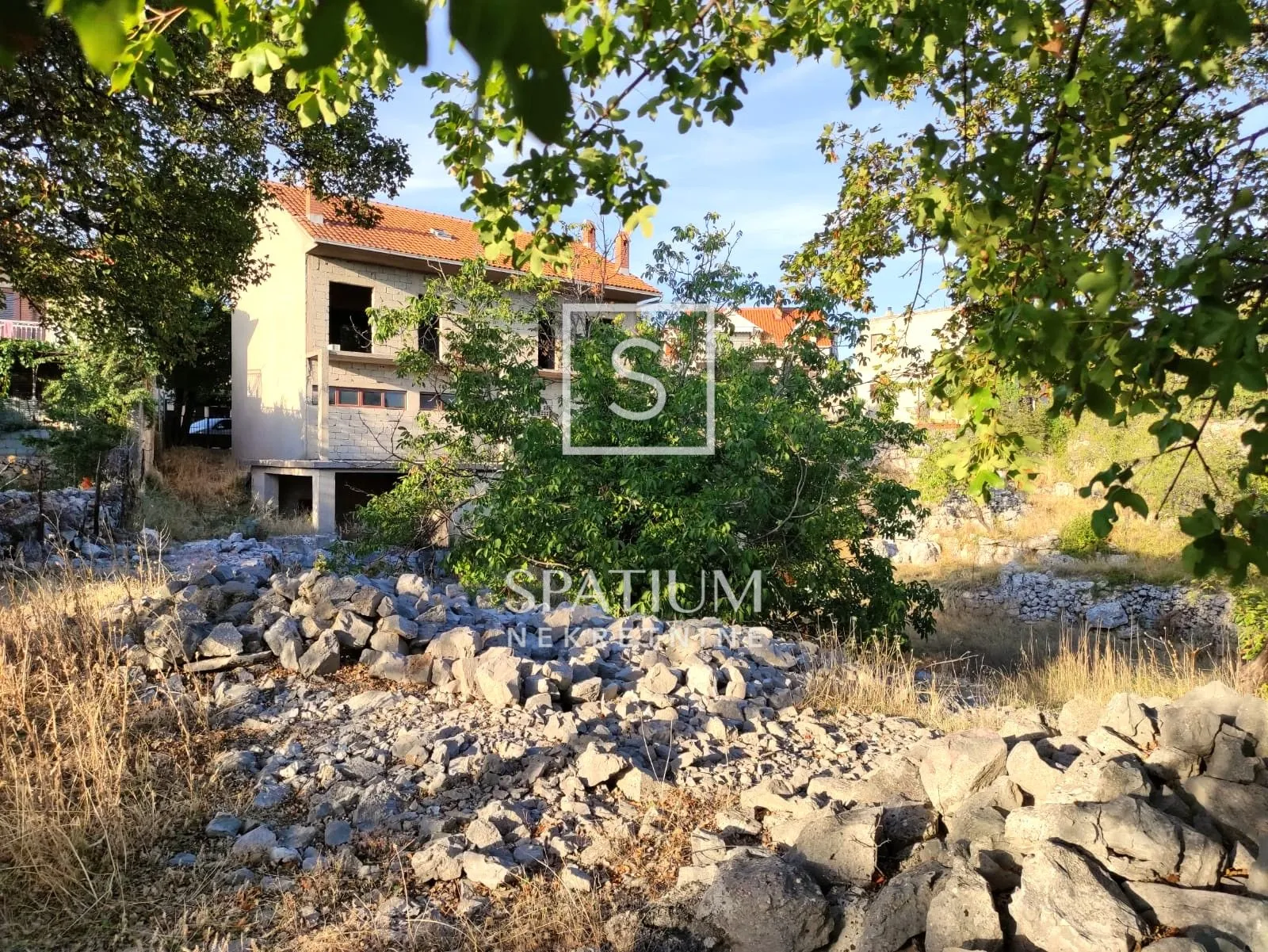 Brač, Gornji Humac Nedovršena Kuća S Velikom Okućnicom - Gornji Humac, Pučišća