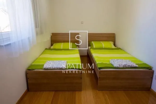 novi vinodolski, apartmanska kuća s bazenom - slika 13