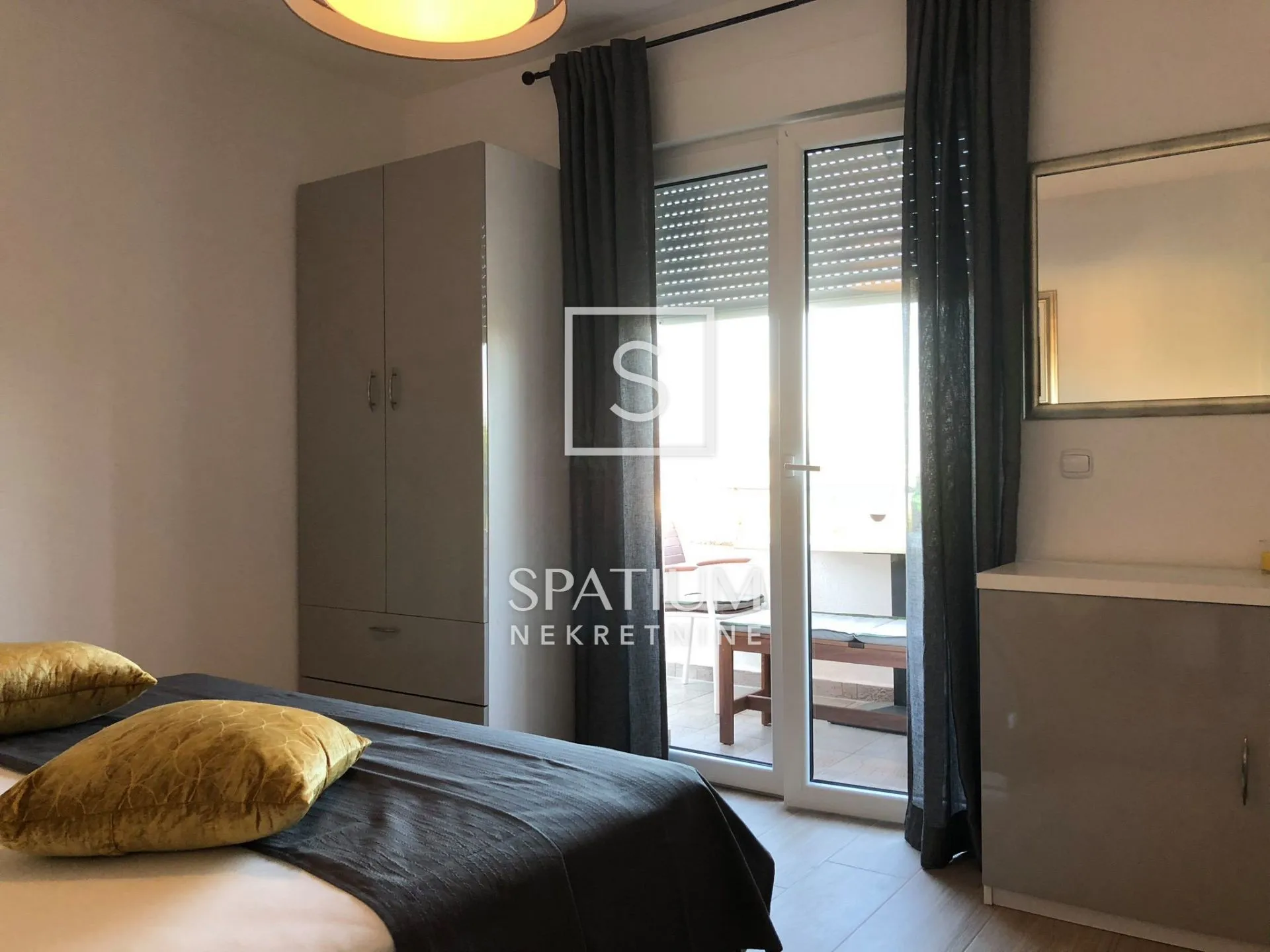 ika, oprić, kuća s osam apartmana i bazenom - slika 11