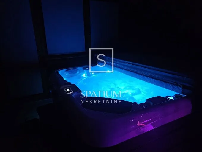 fužine, drvena kuća s lijepom okućnicom - slika 34