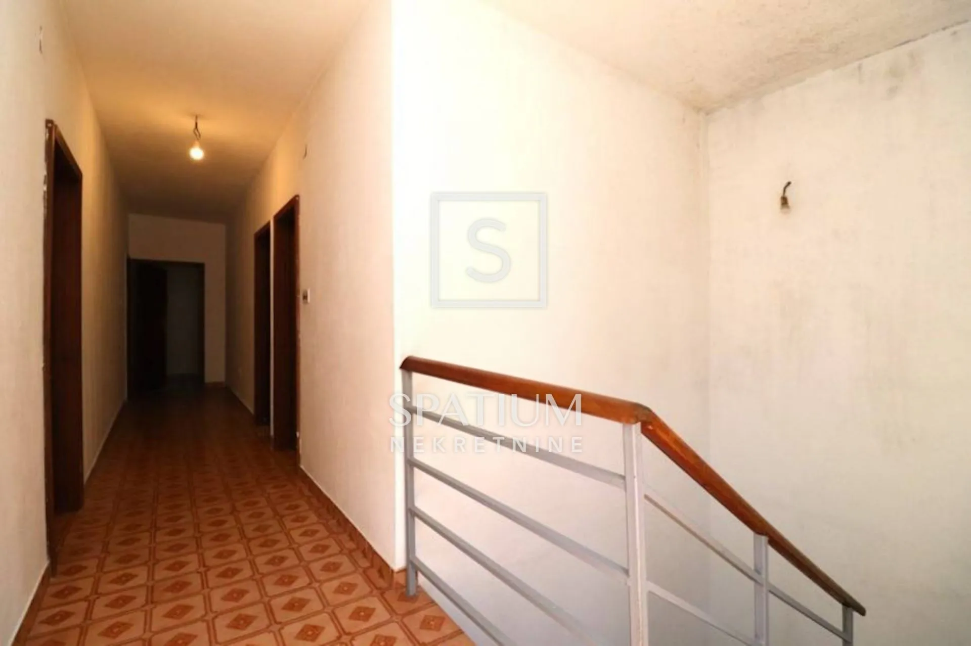pirovac, samostojeća kuća 400 m od mora - slika 12