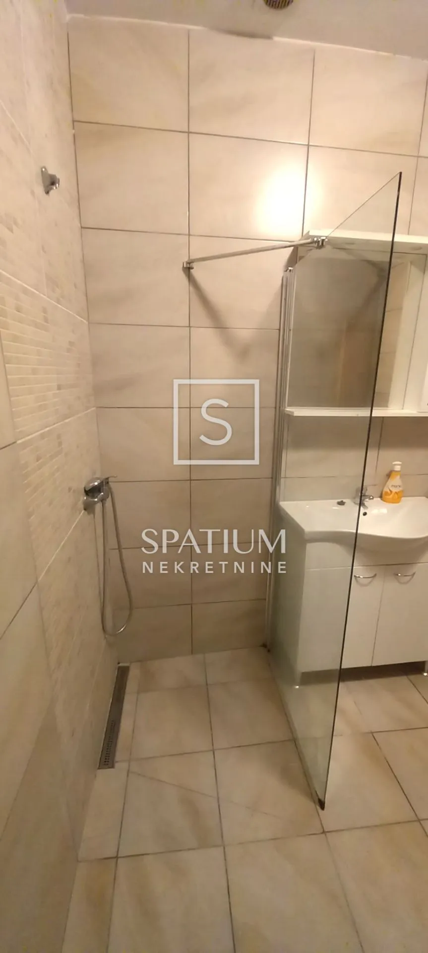 pag, novalja, tri apartmana s firmom - slika 12