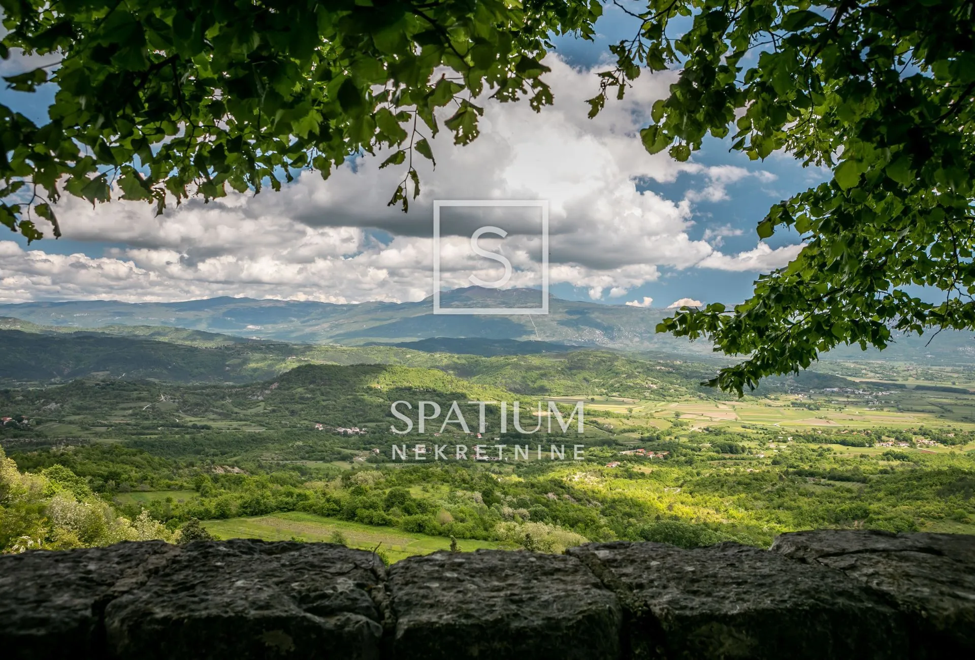 pićan, tri kamene kuće u nizu za renovaciju s panoramskim pogledom - slika 3