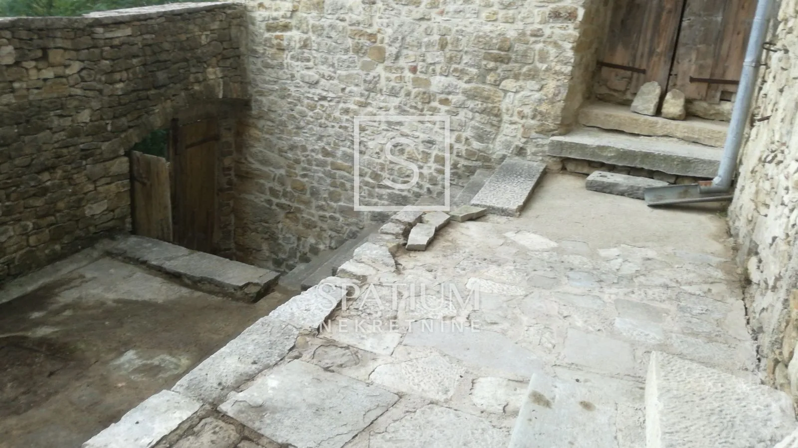 motovun, centar, kuća za adaptaciju - slika 5