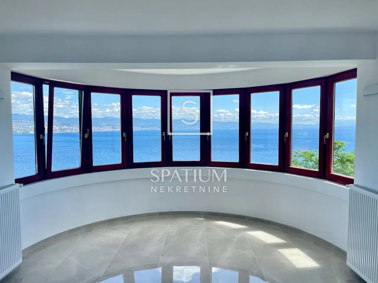 Opatija, Višestambena Zgrada S Pogledom Na More