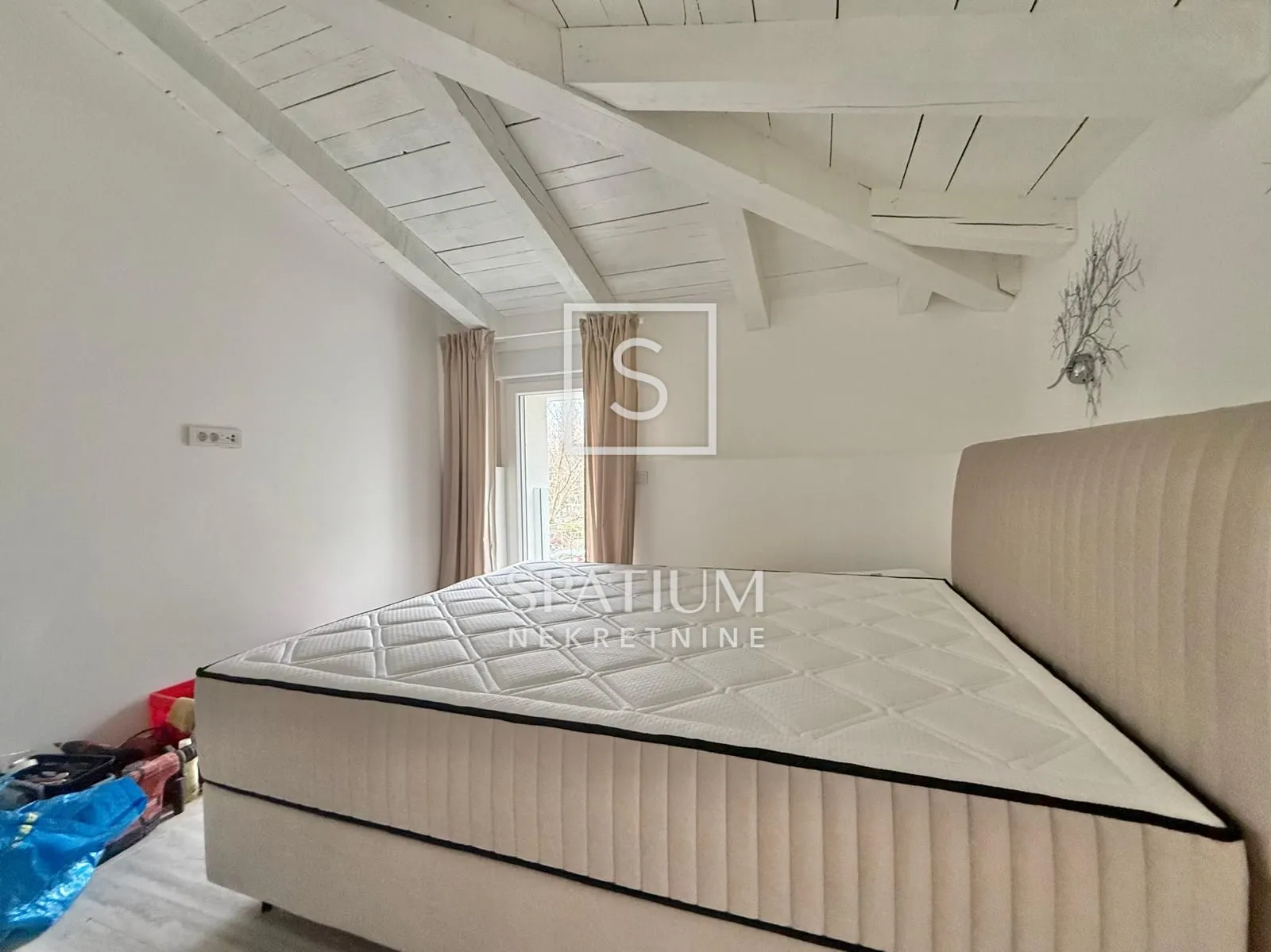 podmurvice, kuća s pet stanova i odvojenim studio apartmanom - slika 27