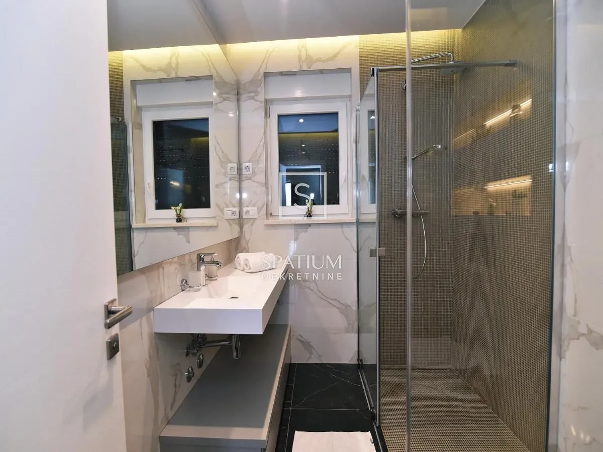 opatija, vila sa šest apartmana - slika 11