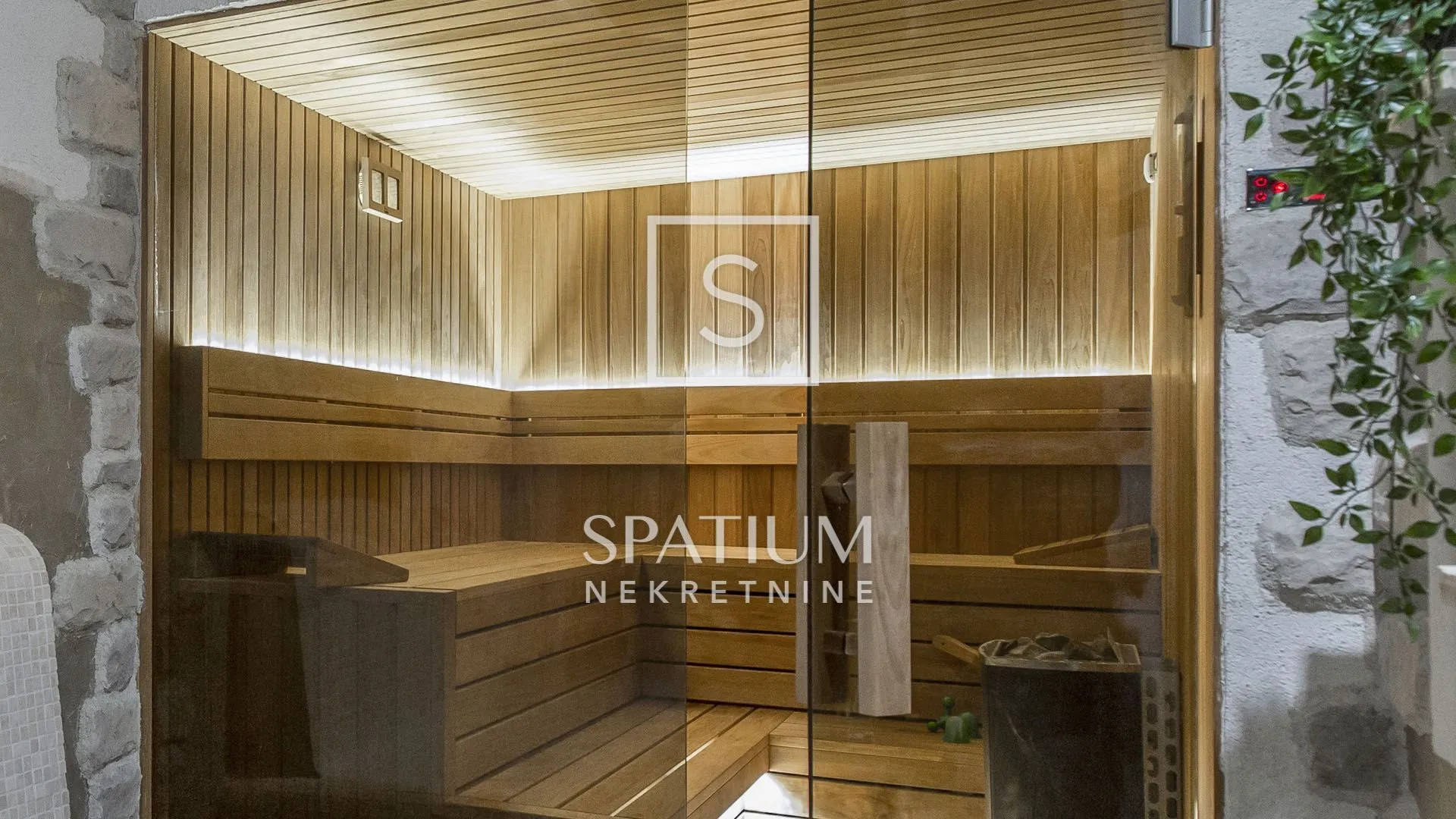 labin, luksuzna vila s wellnessom i pogledom na more - slika 19