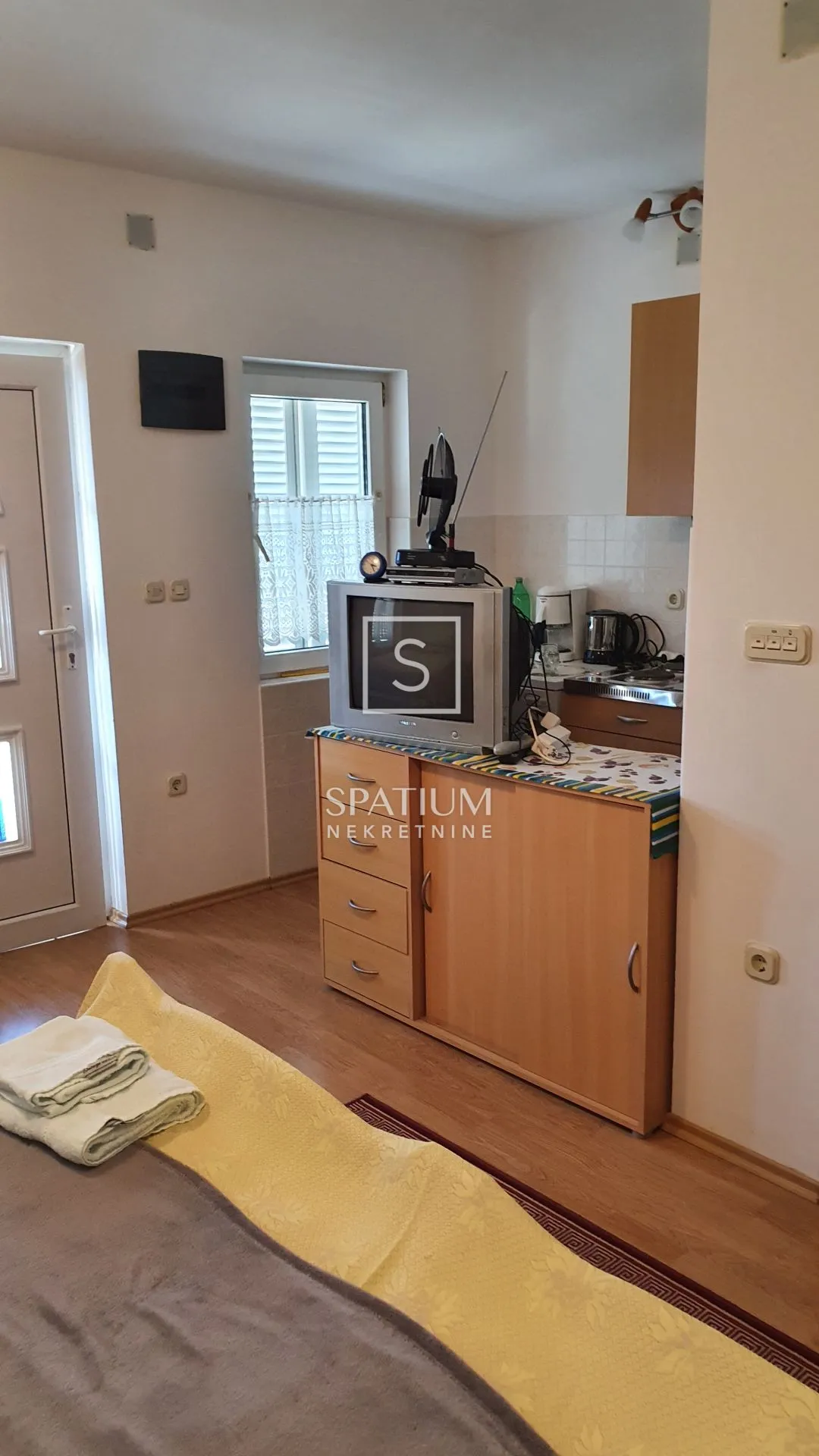 novi vinodolski, dvojna kuća sa četiri apartmana - slika 11