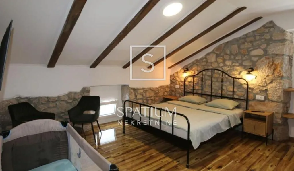 otok krk, dobrinj, prekrasna kamena kuća s bazenom - slika 13