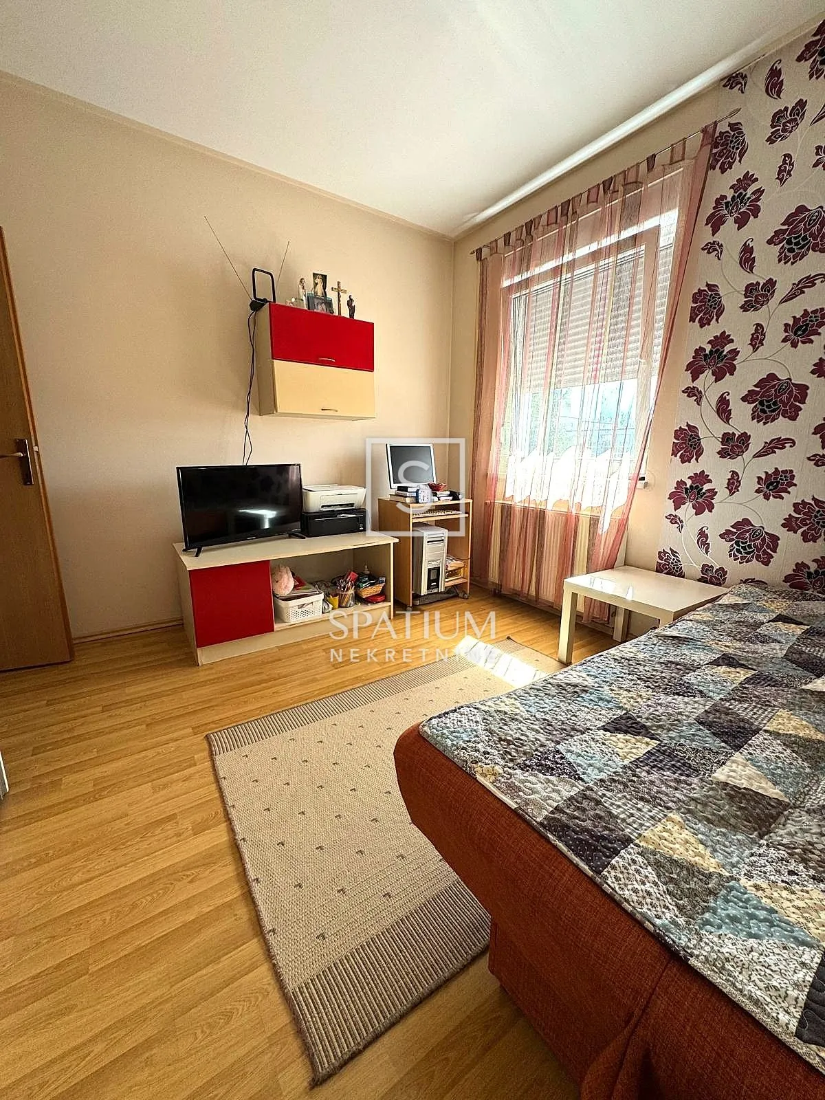 karlovac, stambeno - poslovna kuća s tri stana - slika 9