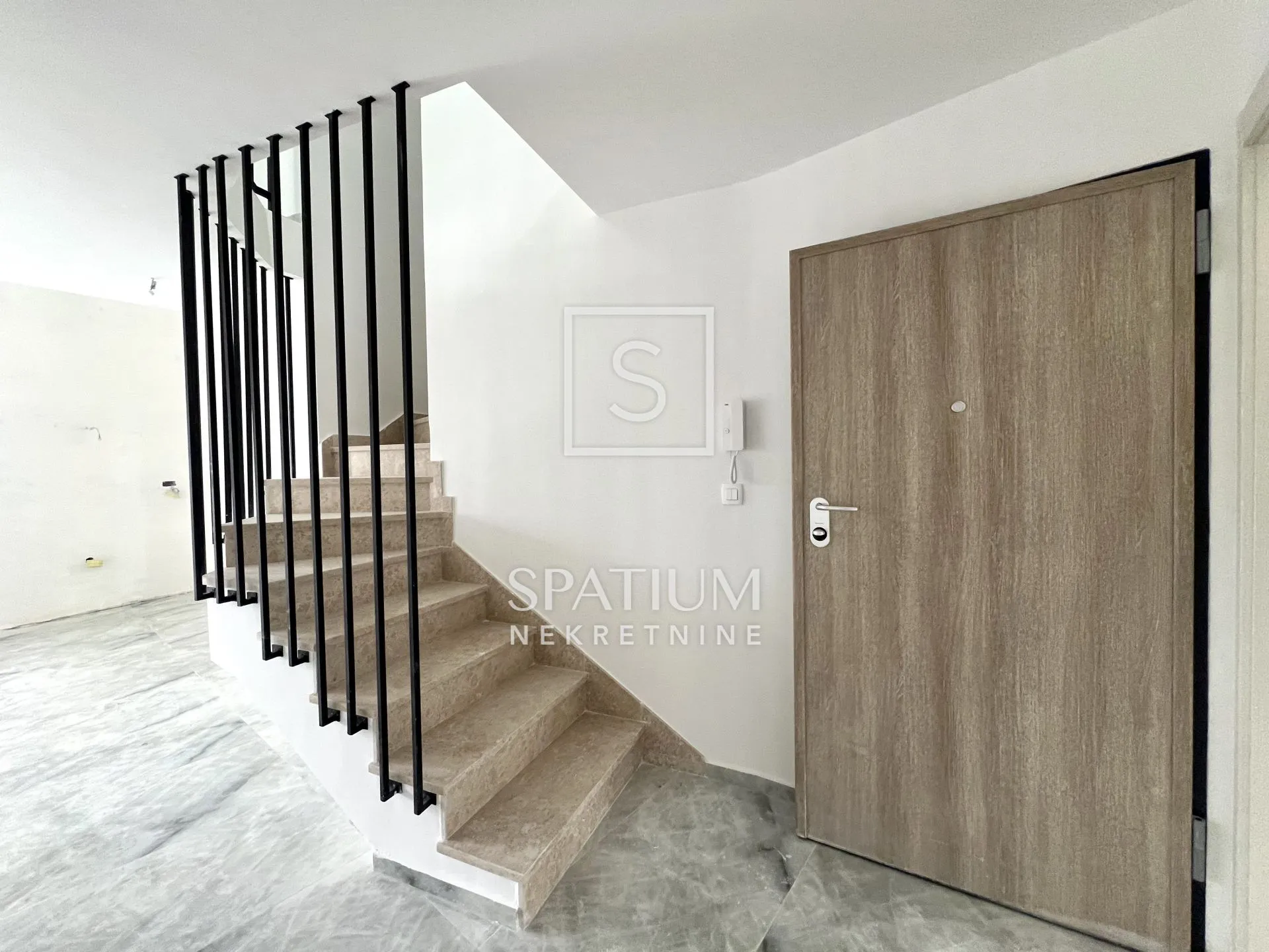 valbandon, stan sa galerijom 138 m2 - slika 3