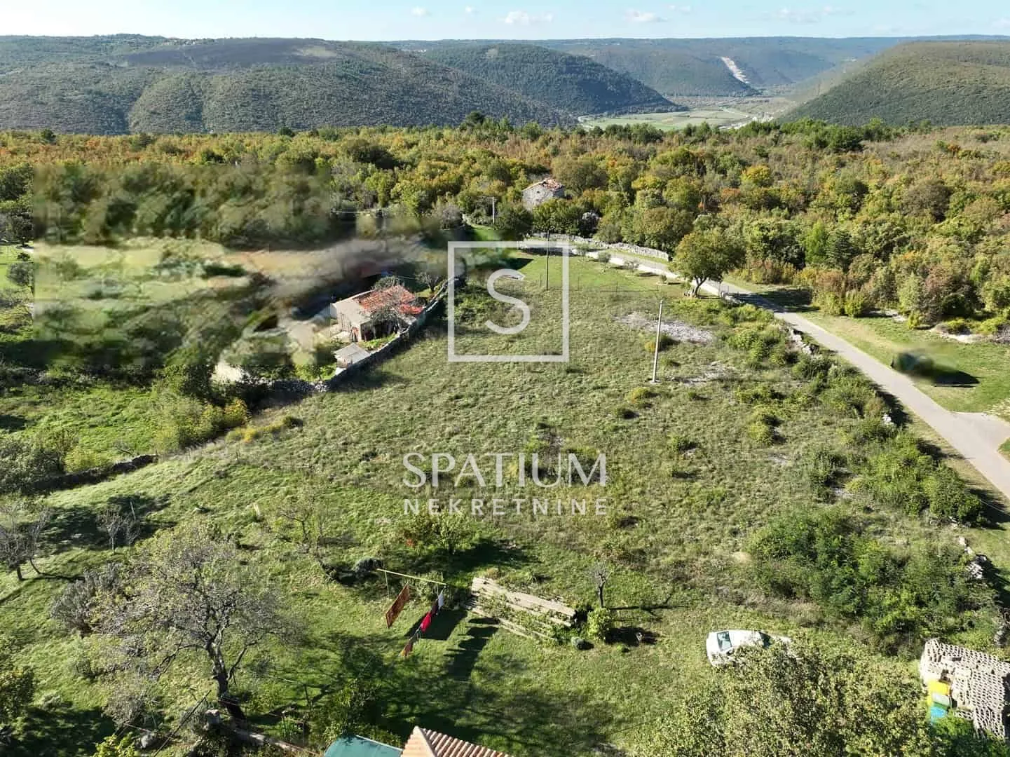 labin, okolica, građevinsko zemljište sa projektom i dozvolom - slika 2