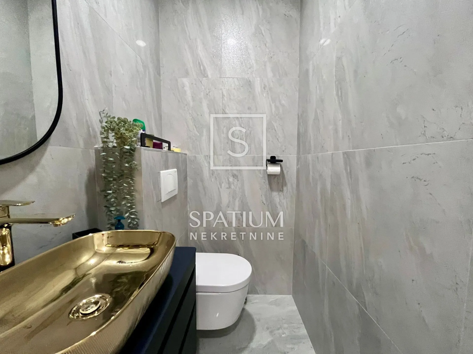 opatija, adaptirani trosoban stan - slika 24