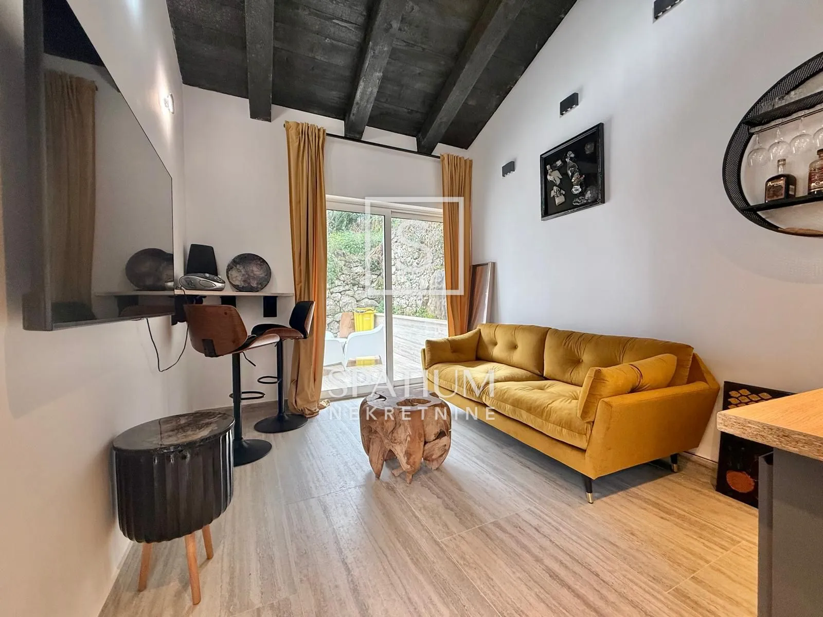 Podmurvice, Kuća S Pet Stanova I Odvojenim Studio Apartmanom - Rijeka