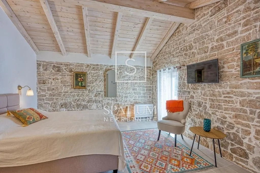 sveti lovreč, autohtona kamena vila sa bazenom - slika 17