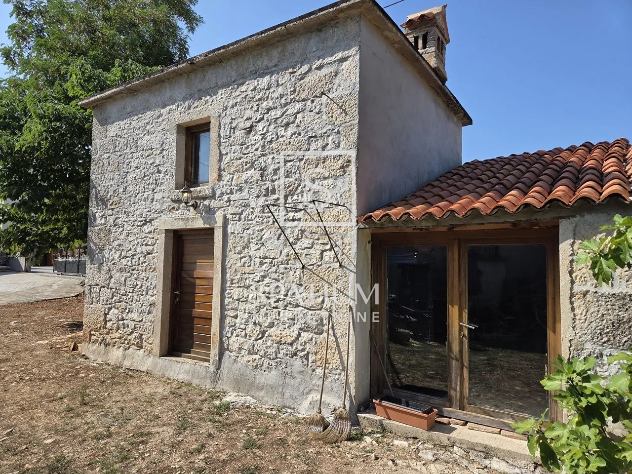 krnica, kamena kuća sa tri apartmana - slika 12