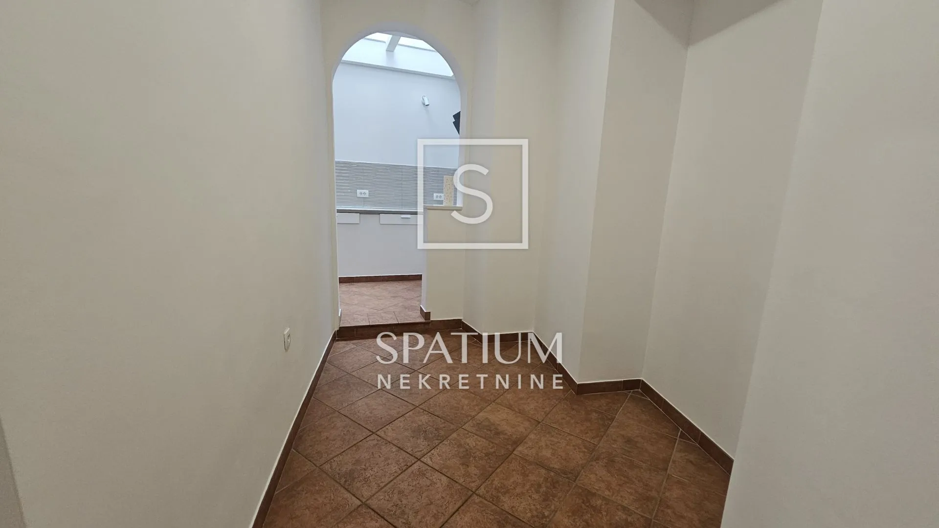 centar, novouređeni poslovni prostor u strogom centru - slika 2