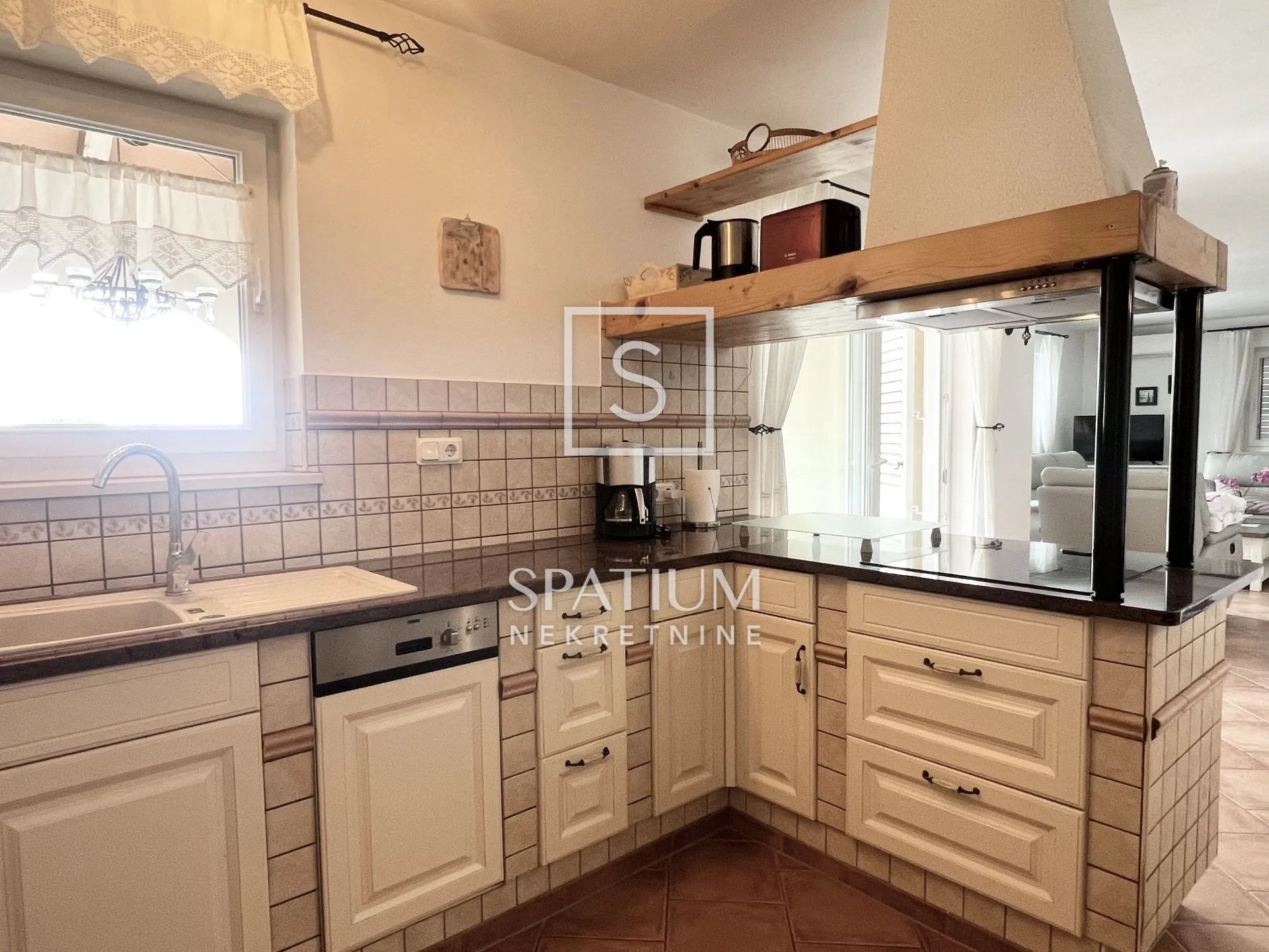 labin, kuća s bazenom i pogledom na more - slika 12